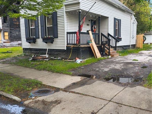 5910 Cable Avenue , Cleveland, OH 44127
