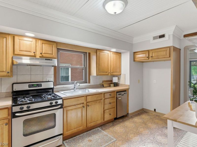 16111 Chatfield Avenue, Cleveland, OH 44111 Photo 13