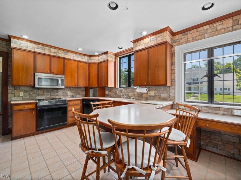 1021 Park Avenue, Elyria, OH 44035 Photo 10