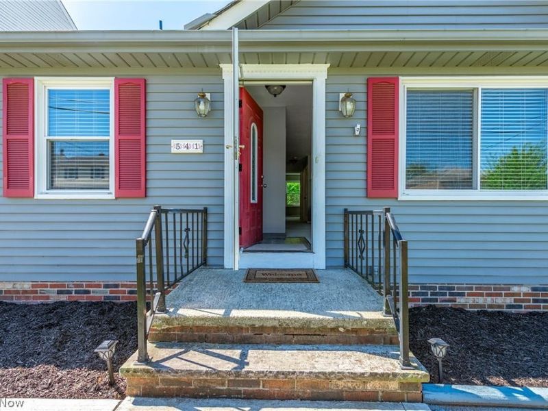541 Orchardview Avenue, Seven Hills, OH 44131 Photo 2