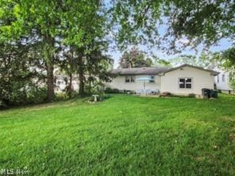 465 W Omar Street, Struthers, OH 44471 Photo 10