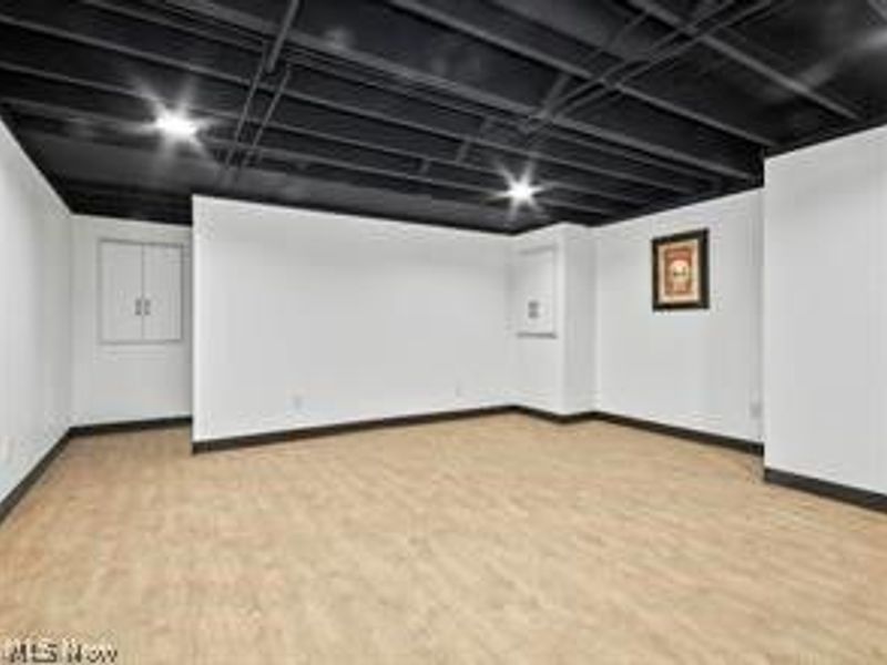 465 W Omar Street, Struthers, OH 44471 Photo 8