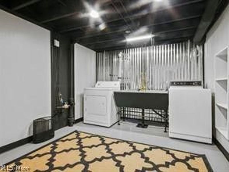 465 W Omar Street, Struthers, OH 44471 Photo 9