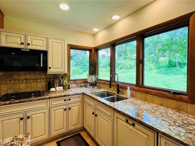 35560 Ridgeway Lane , Willoughby, OH 44094 Photo 14