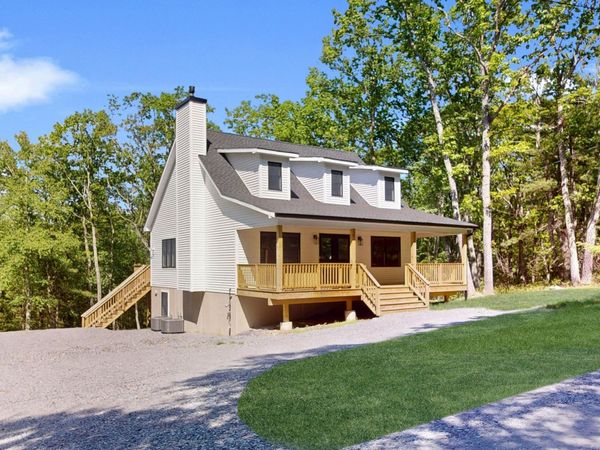 102 Pawnee Road, Shohola, PA 18458