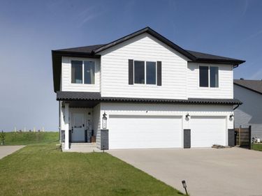 1150 Albert Court W, West Fargo, ND 58078