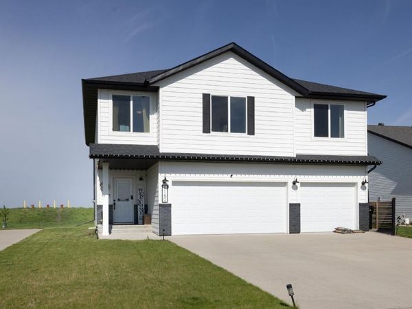 1150 Albert Court W, West Fargo, ND 58078