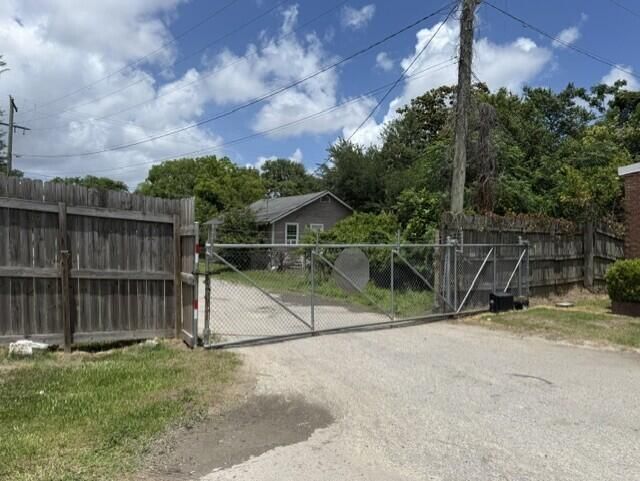 2490 Debonair, Laydown Yard Street  Photo 4