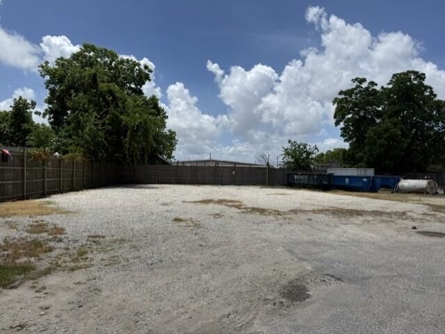 2490 Debonair, Laydown Yard Street  Photo 6