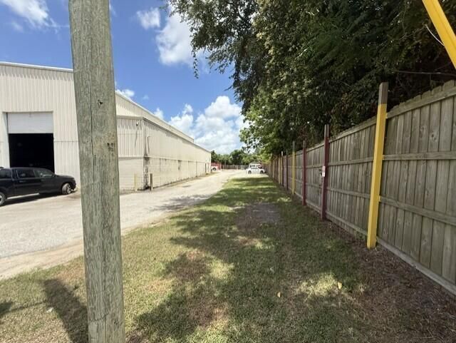 2490 Debonair, Laydown Yard Street  Photo 9