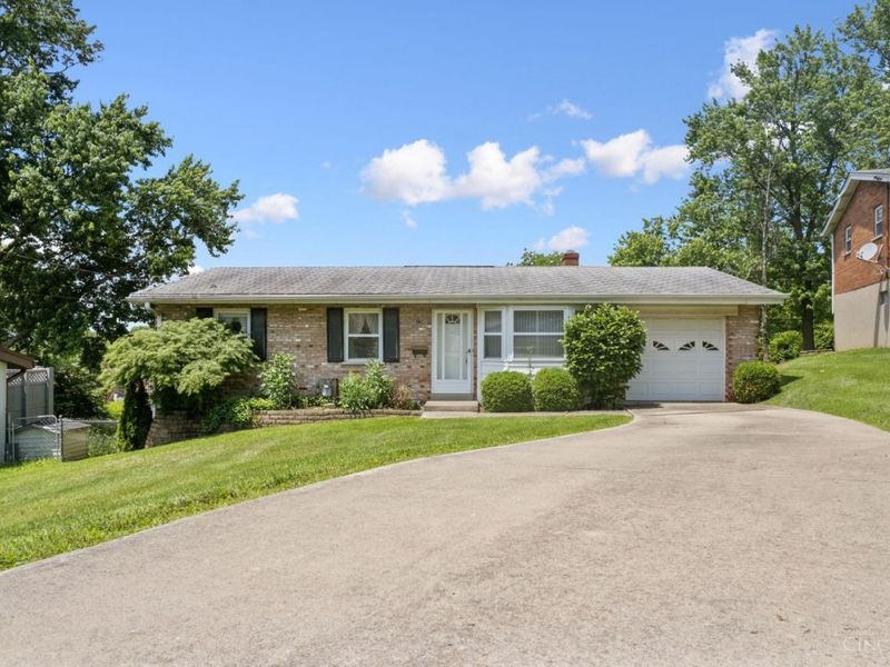 109 Bunker Hill Court, Reading, OH 45215 Photo 2
