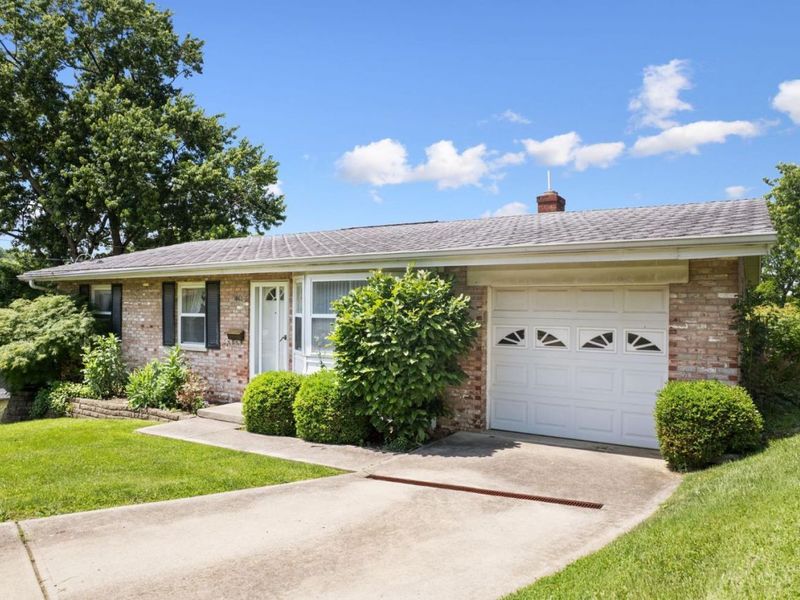 109 Bunker Hill Court, Reading, OH 45215 Photo 4