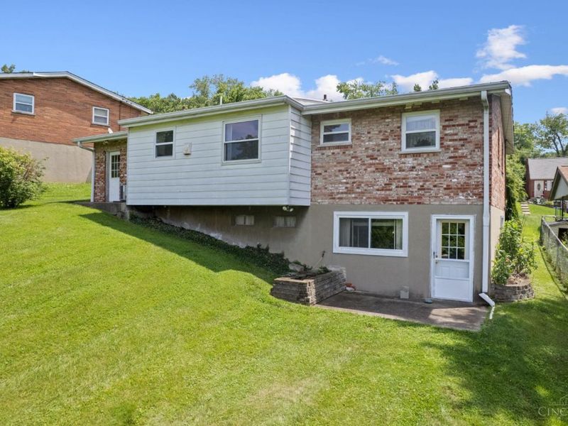 109 Bunker Hill Court, Reading, OH 45215 Photo 7