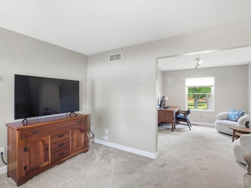 861 W Aberdeen Drive, Trenton, OH 45067 Photo 12