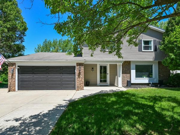 14390 W Wilbur DRIVE, New Berlin, WI 53151