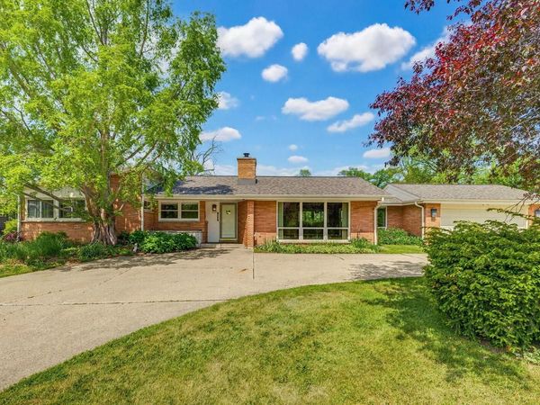6757 N Santa Monica BOULEVARD, Fox Point, WI 53217