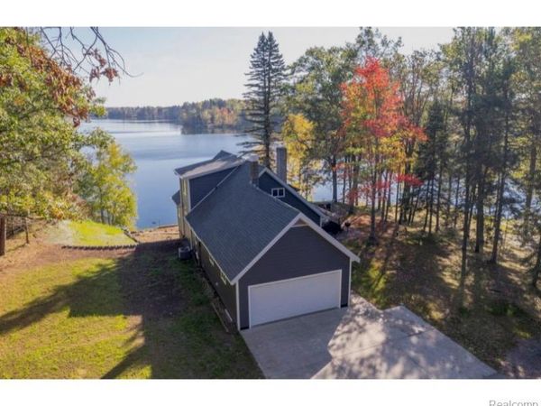 128 Pine Point Drive, Mastodon Twp, MI 49920
