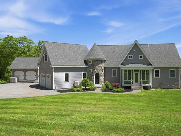 4 South Grater Road, Merrimack, NH 03054