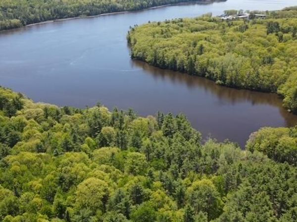 39 Lower Oak Point Road , Winterport, ME 04496