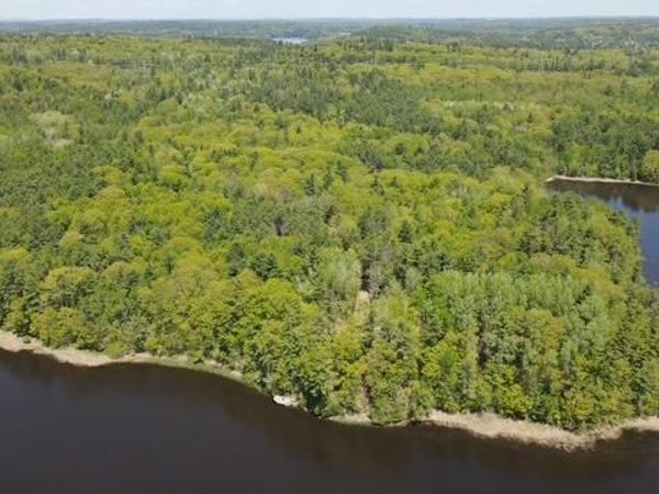 63 Lower Oak Point Road , Winterport, ME 04496