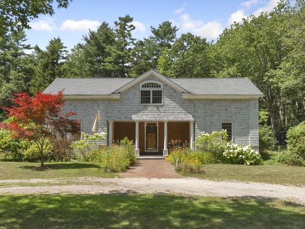 10 Meeting House Lane, Chebeague Island, ME 04017