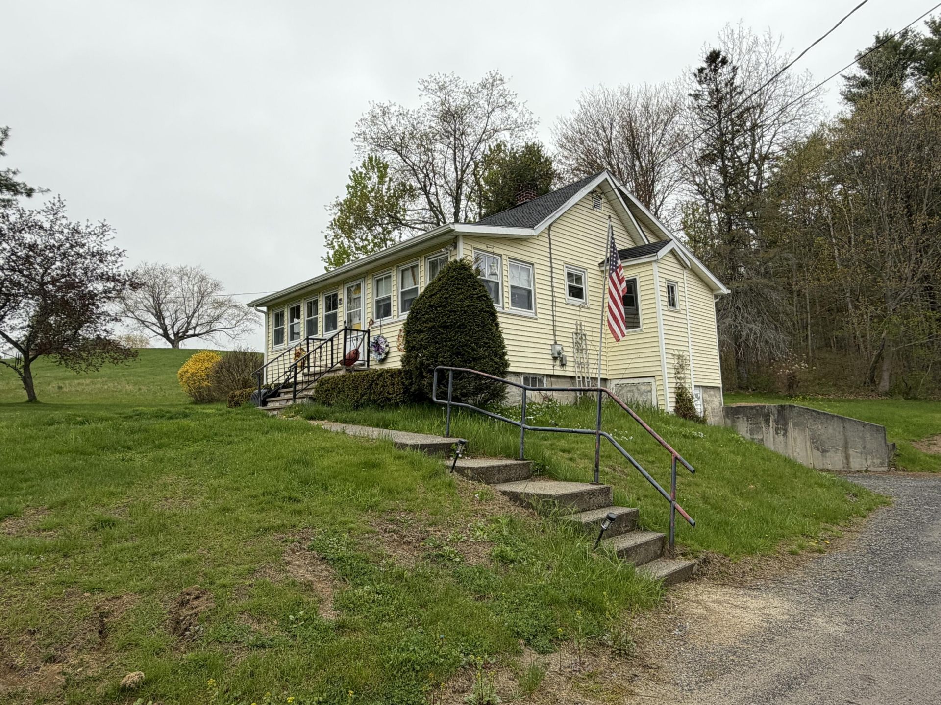 39 Capen Road , Gardiner, ME 04345 Main Photo
