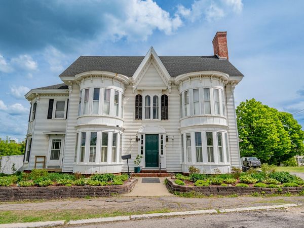 8 Monument Square , Dover-Foxcroft, ME 04426