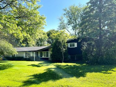 29360 Woodhaven Lane, Southfield, MI 48076