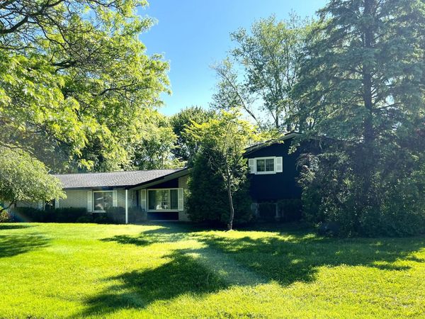 29360 Woodhaven Lane, Southfield, MI 48076