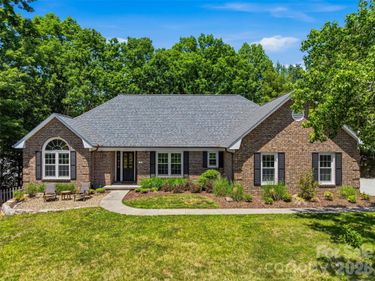 18 High Bluff Drive , Weaverville, NC 28787