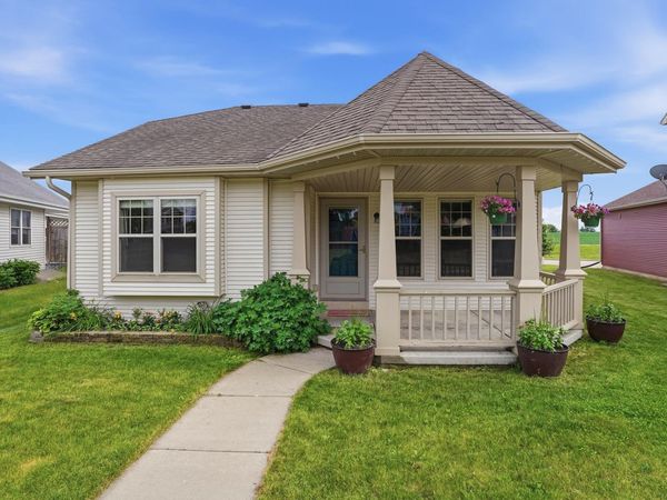 137 Covington Cove Circle, Deerfield, WI 53531