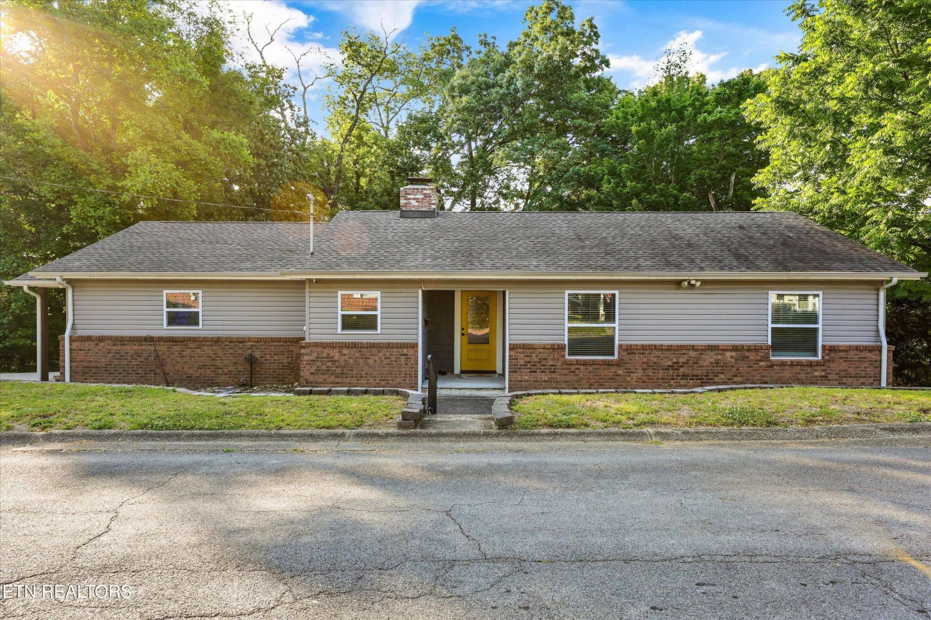107 W Magnolia Lane, Oak Ridge, TN 37830 Main Photo