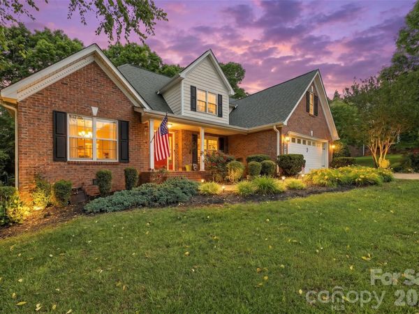 1197 Waterford Drive , Hickory, NC 28602