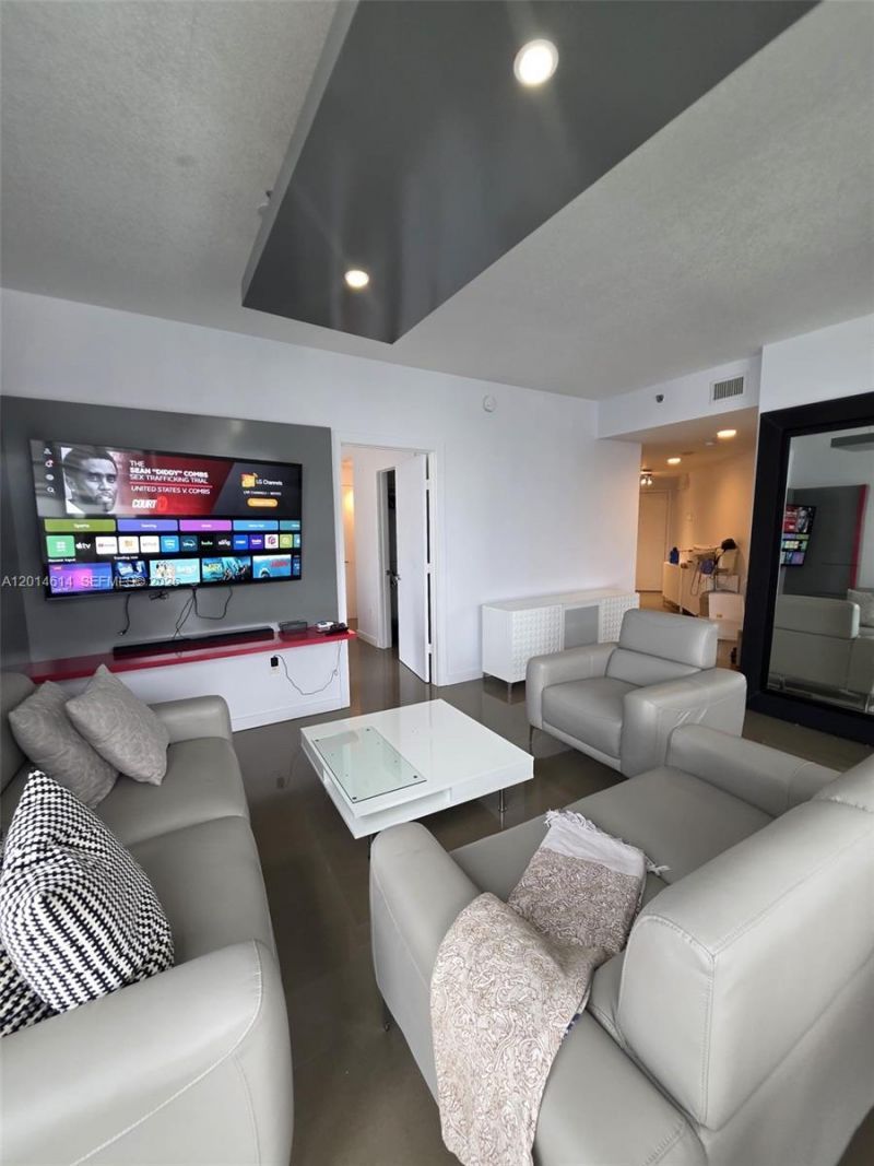 1060 Brickell Ave , Unit 2201, Miami, FL 33131 Photo