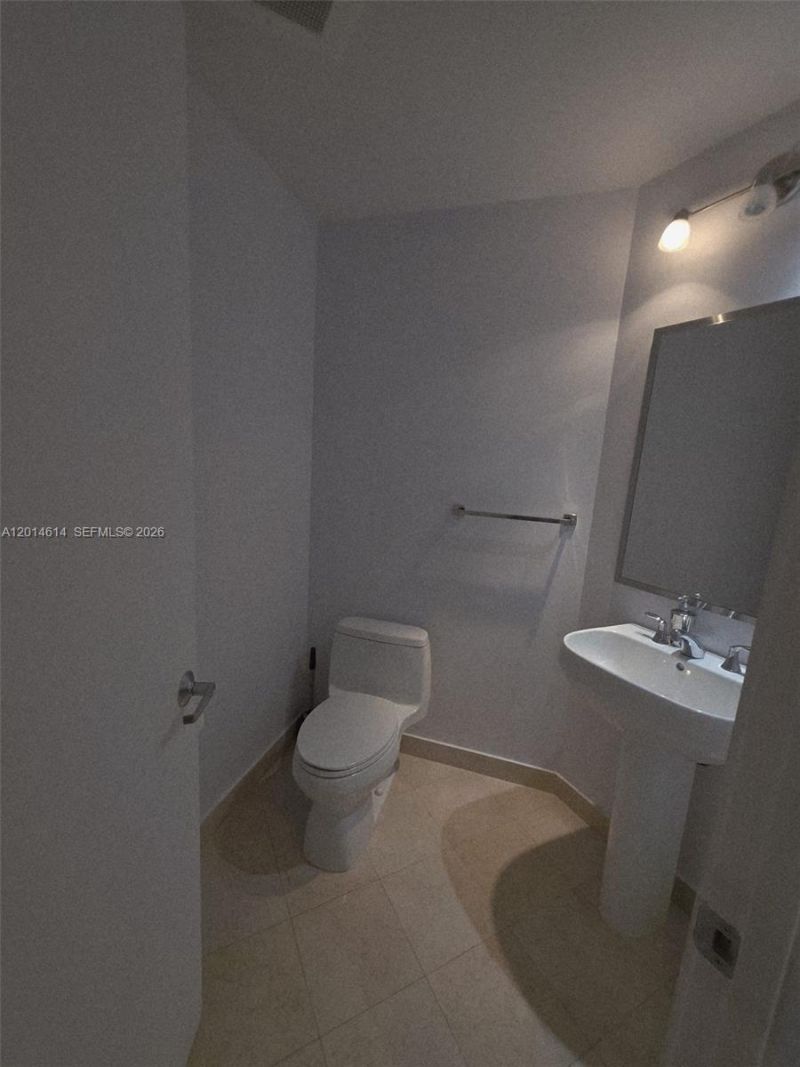 1060 Brickell Ave , Unit 2201, Miami, FL 33131 Photo
