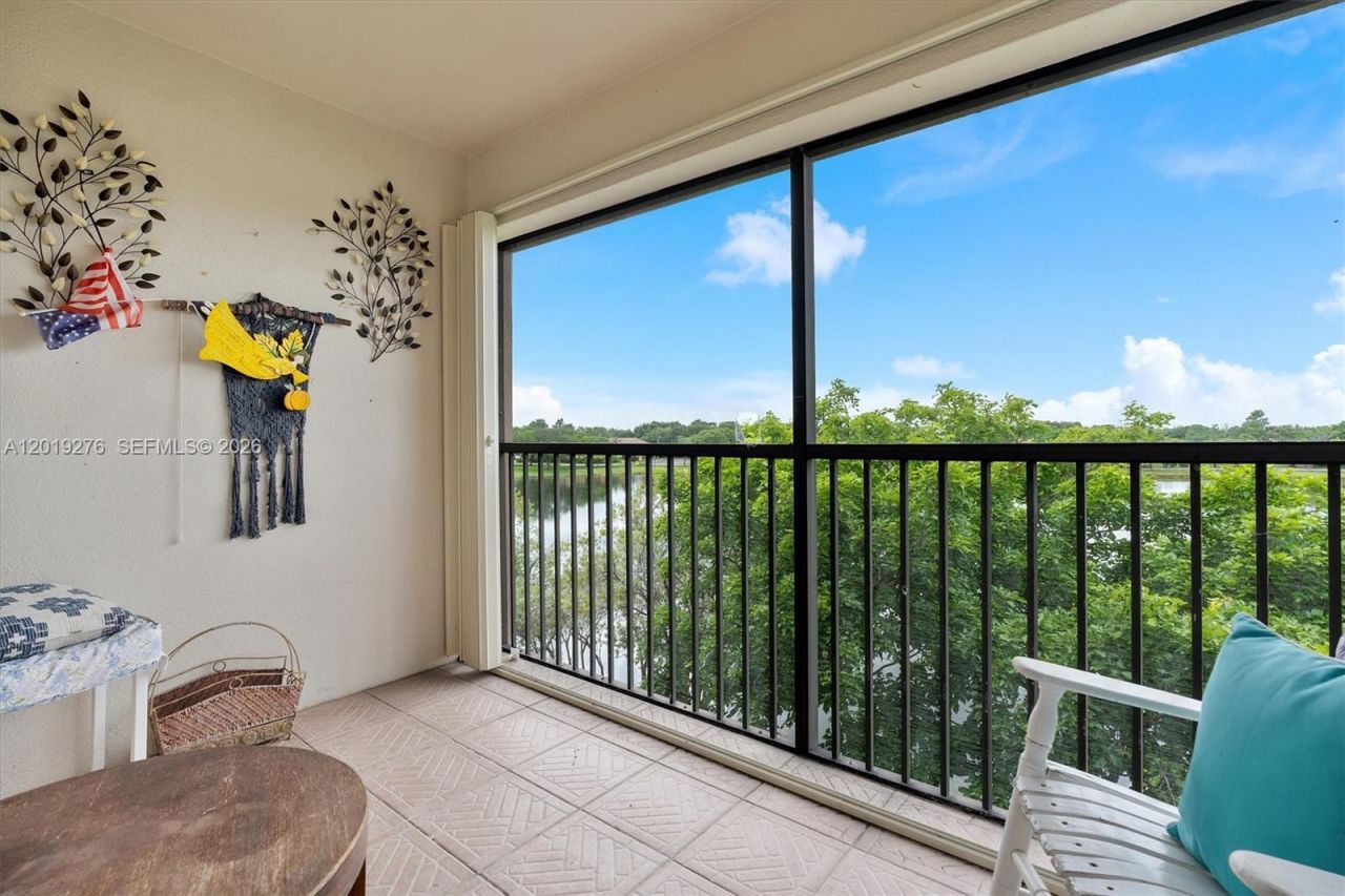 13700 SW 14th St , Unit 411D, Pembroke Pines, FL 33027 Photo