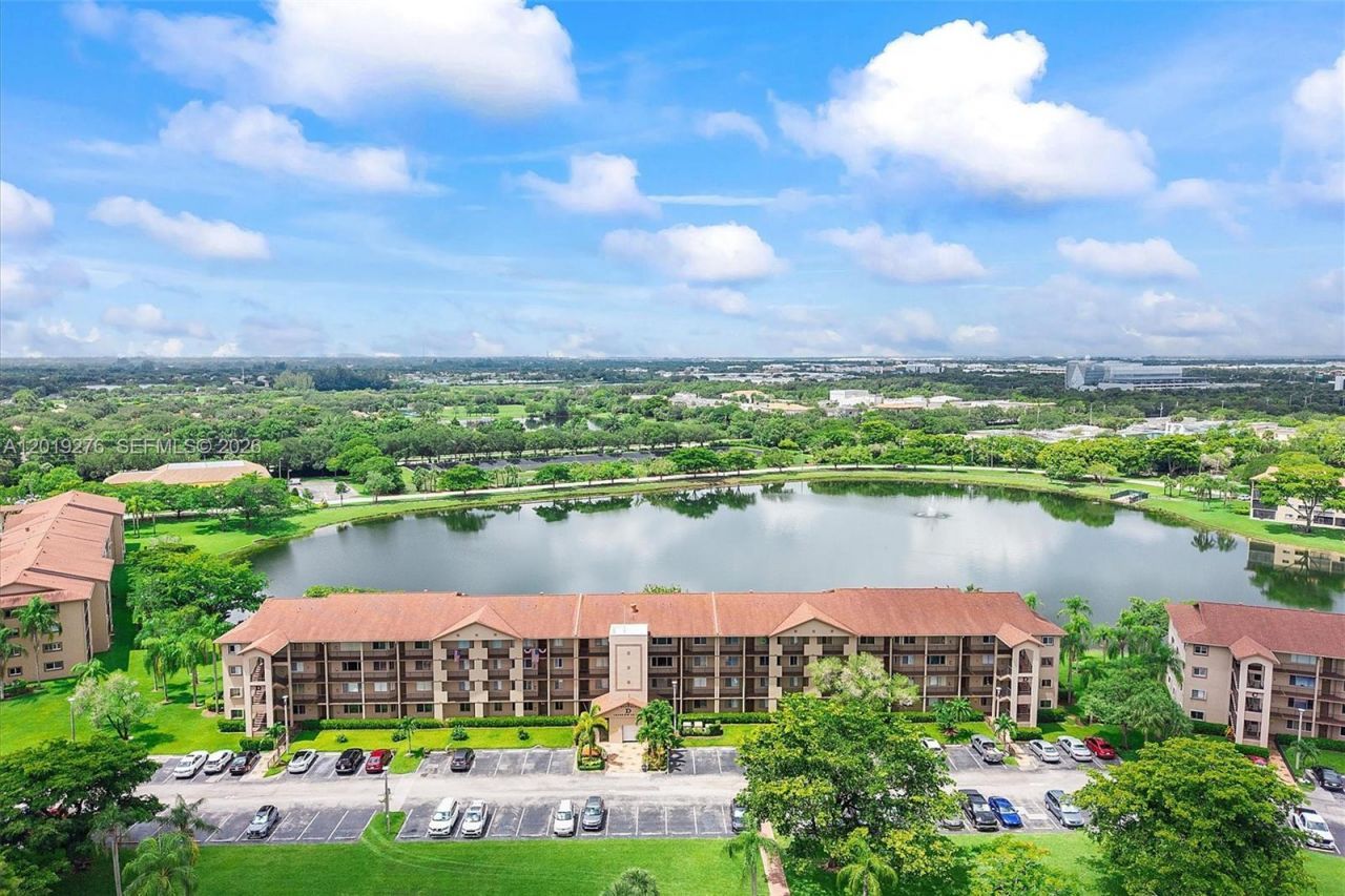 13700 SW 14th St , Unit 411D, Pembroke Pines, FL 33027 Photo