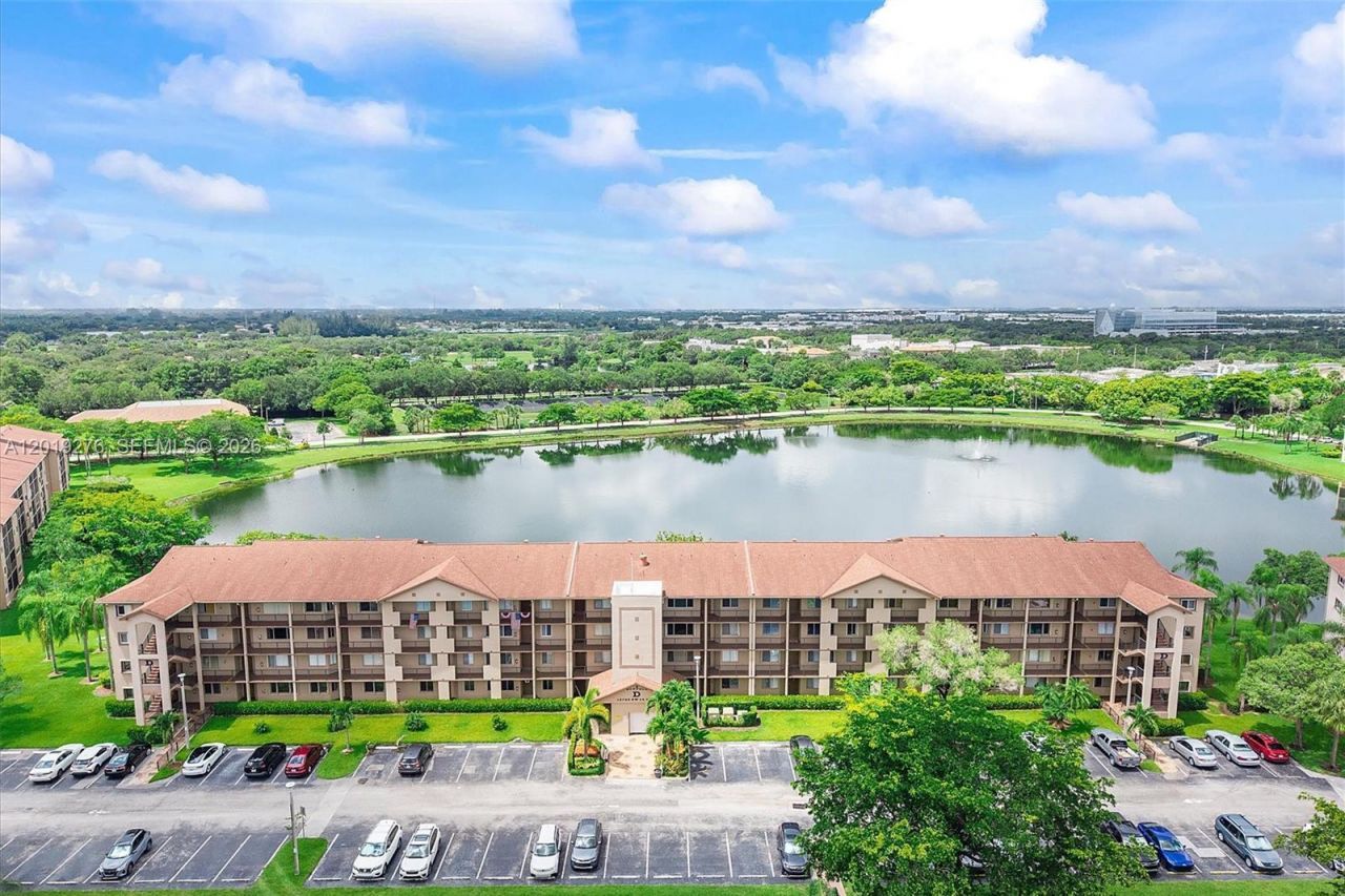 13700 SW 14th St , Unit 411D, Pembroke Pines, FL 33027 Photo