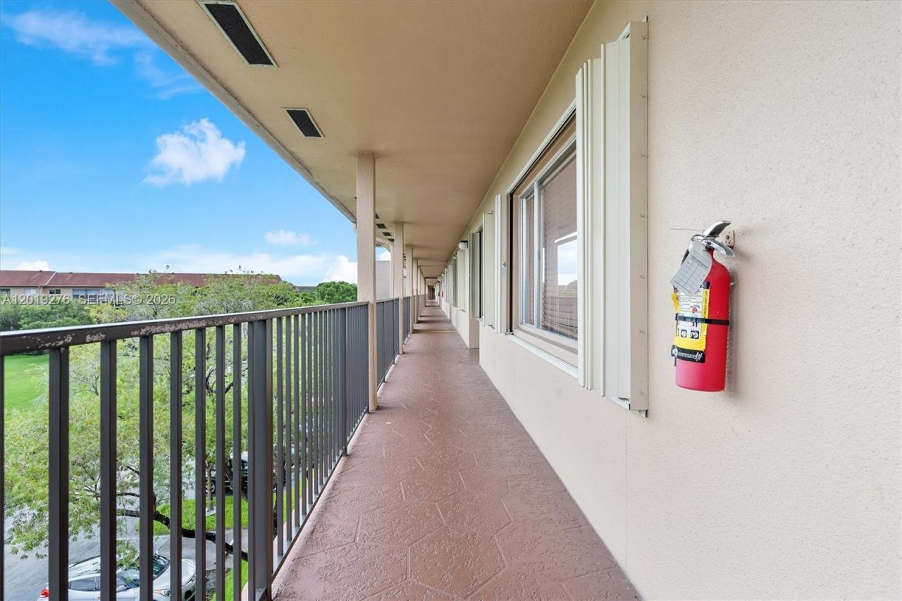 13700 SW 14th St , Unit 411D, Pembroke Pines, FL 33027 Photo