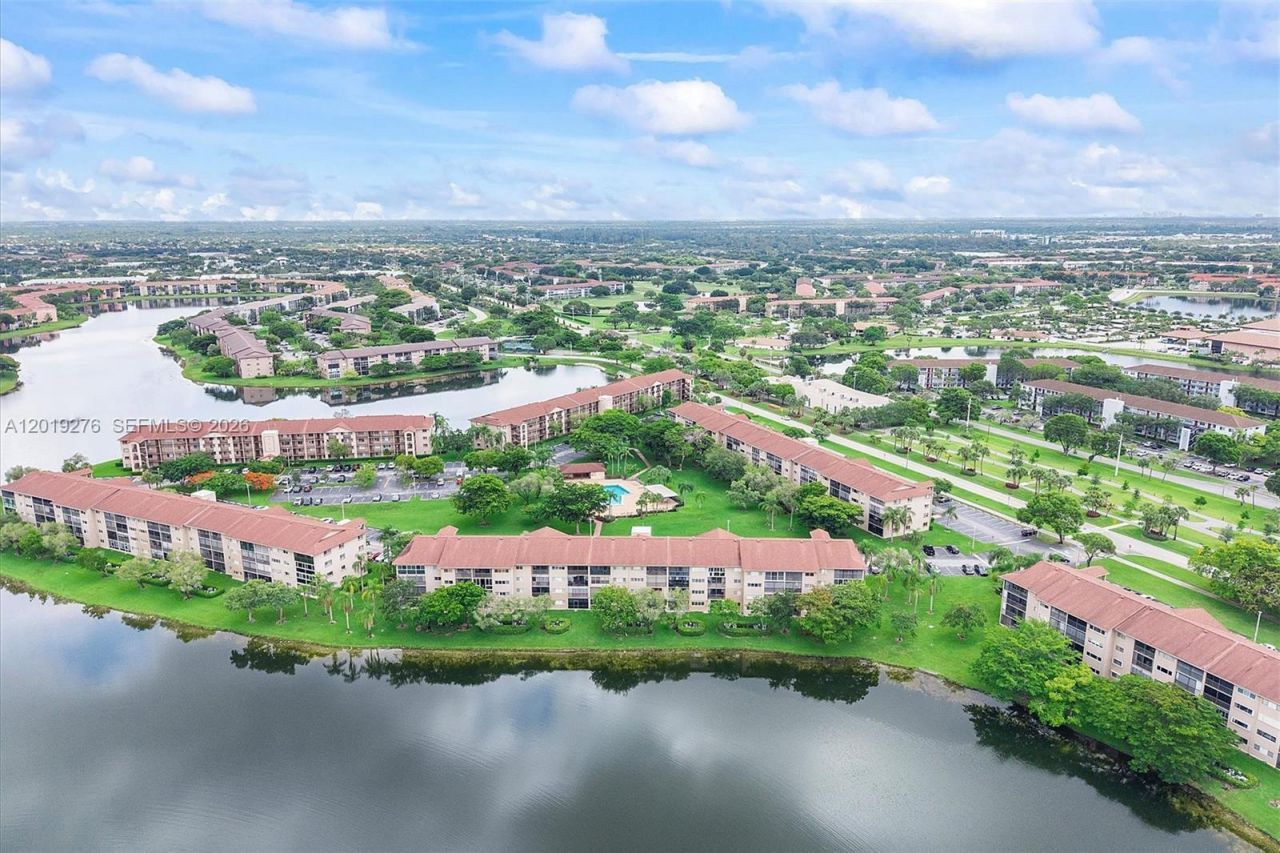 13700 SW 14th St , Unit 411D, Pembroke Pines, FL 33027 Photo