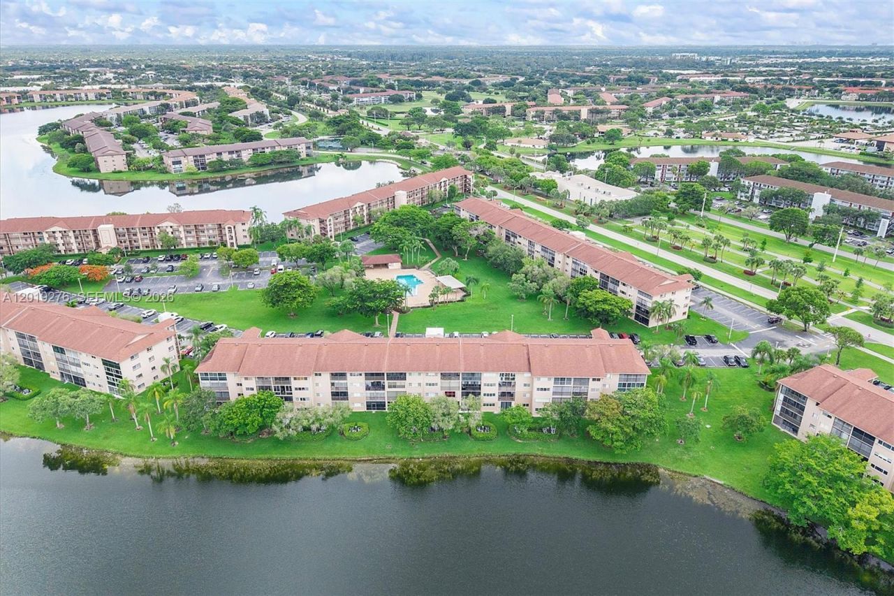 13700 SW 14th St , Unit 411D, Pembroke Pines, FL 33027 Photo