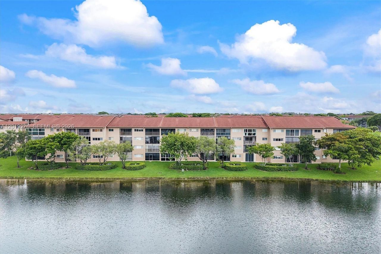 13700 SW 14th St , Unit 411D, Pembroke Pines, FL 33027 Photo