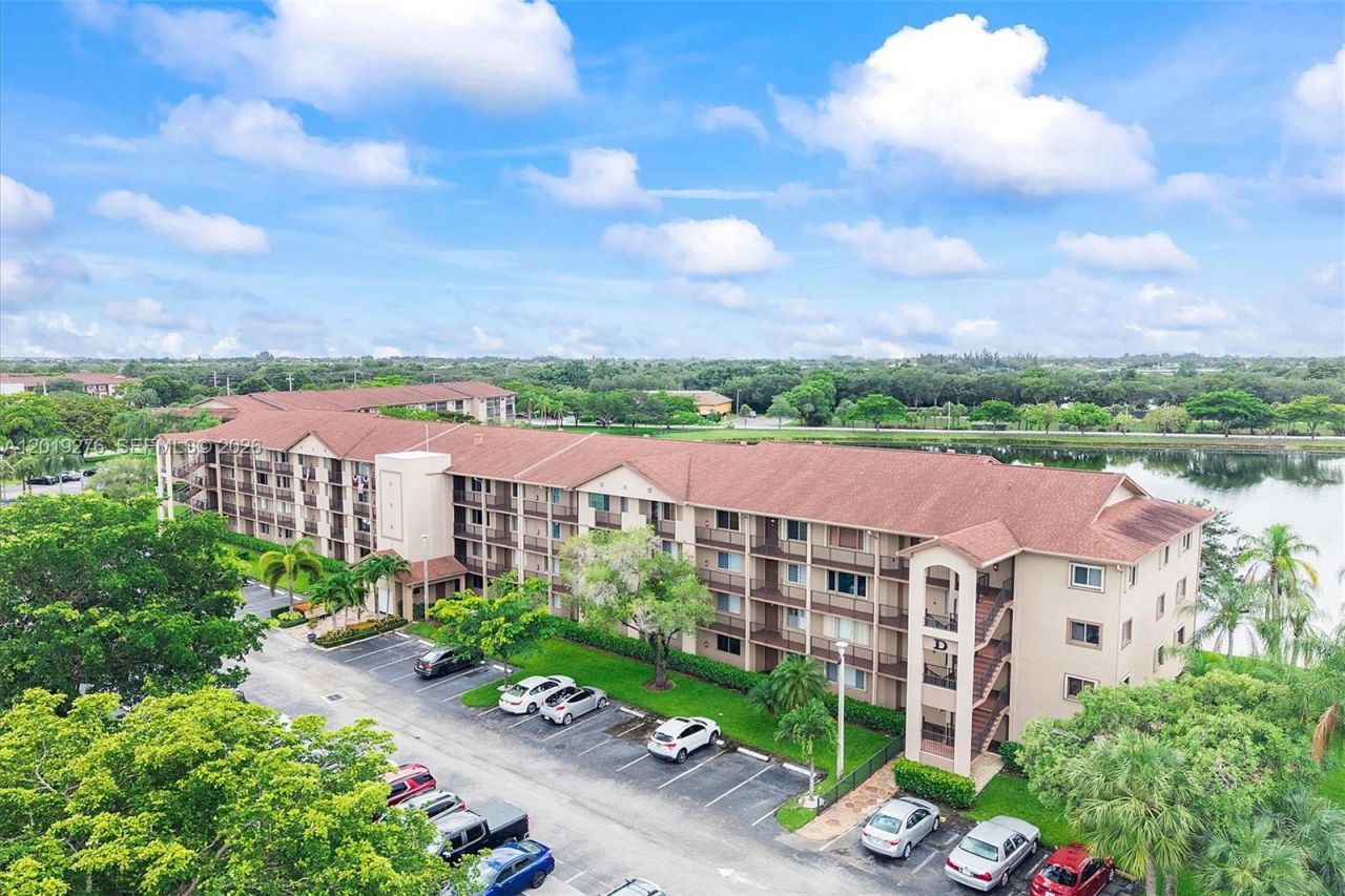 13700 SW 14th St , Unit 411D, Pembroke Pines, FL 33027 Photo