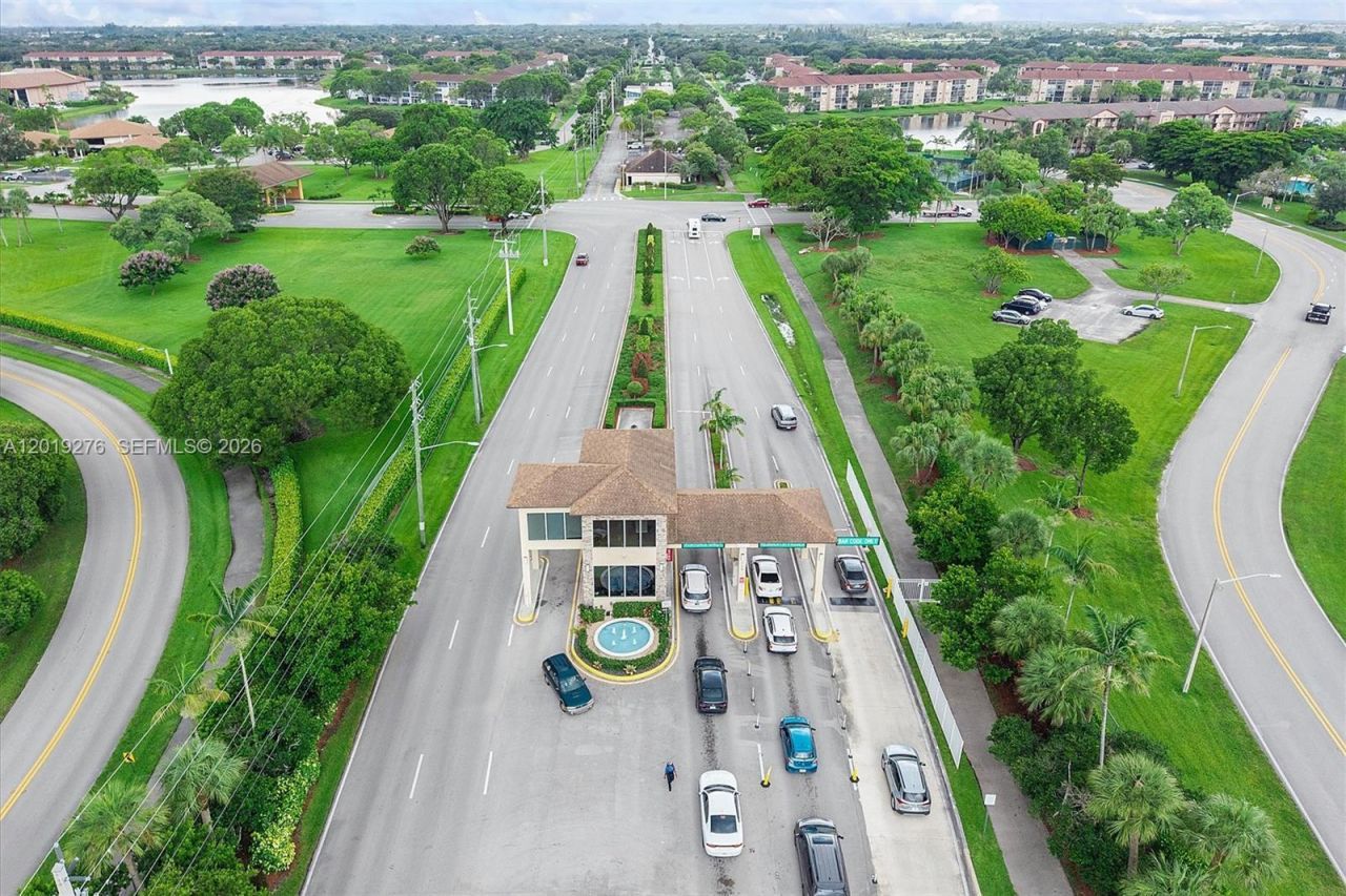 13700 SW 14th St , Unit 411D, Pembroke Pines, FL 33027 Photo