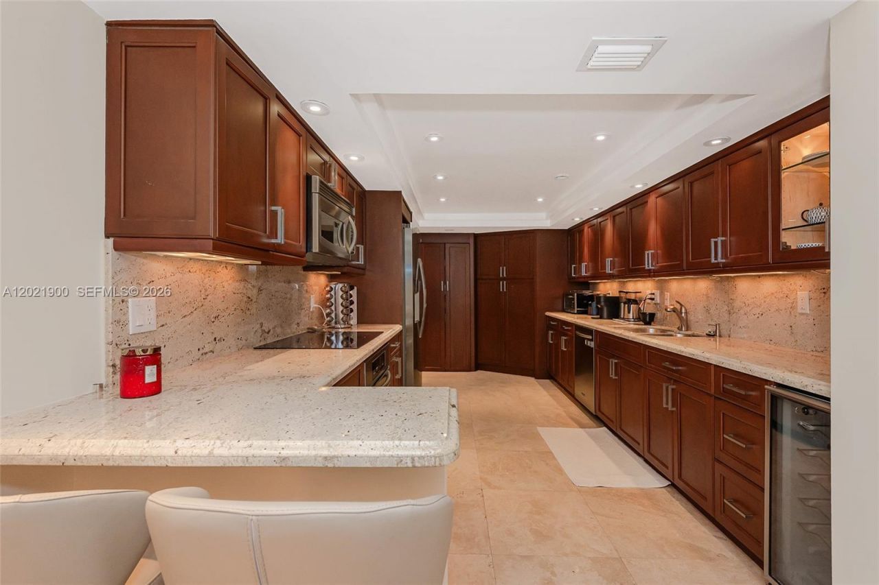 1121 Crandon Blvd , Unit E405, Key Biscayne, FL 33149 Photo