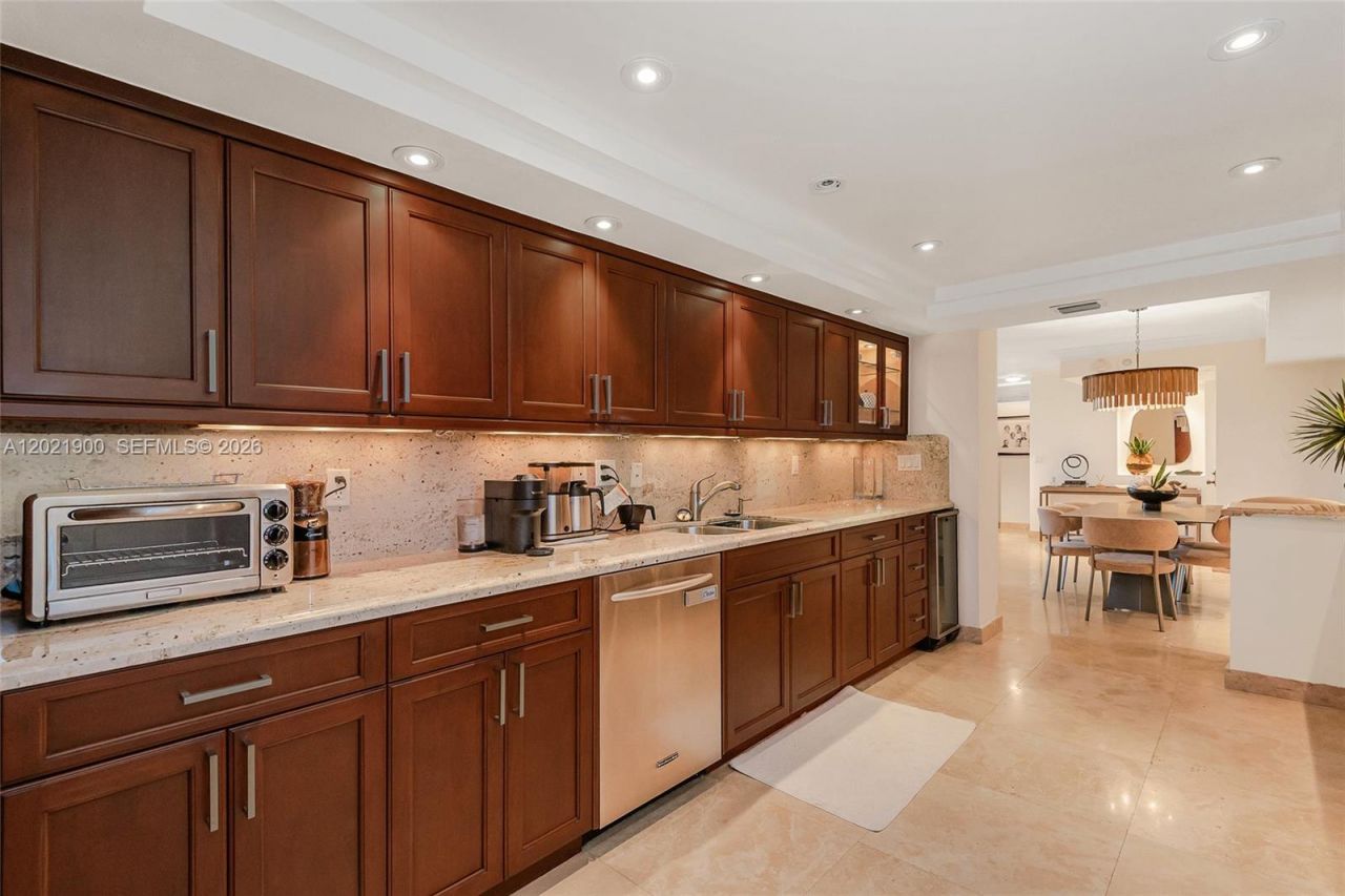 1121 Crandon Blvd , Unit E405, Key Biscayne, FL 33149 Photo