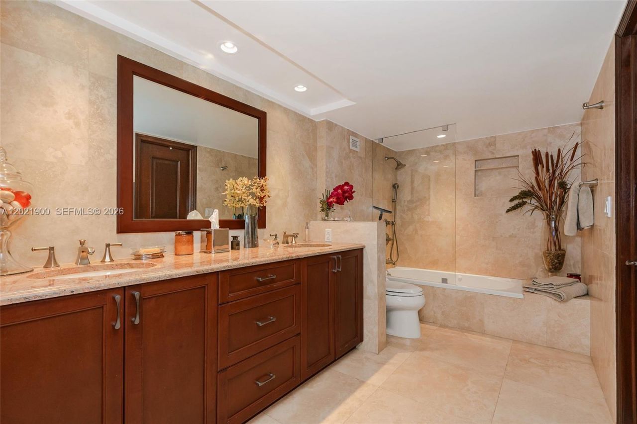 1121 Crandon Blvd , Unit E405, Key Biscayne, FL 33149 Photo