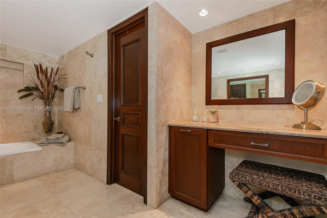 1121 Crandon Blvd , Unit E405, Key Biscayne, FL 33149 Photo