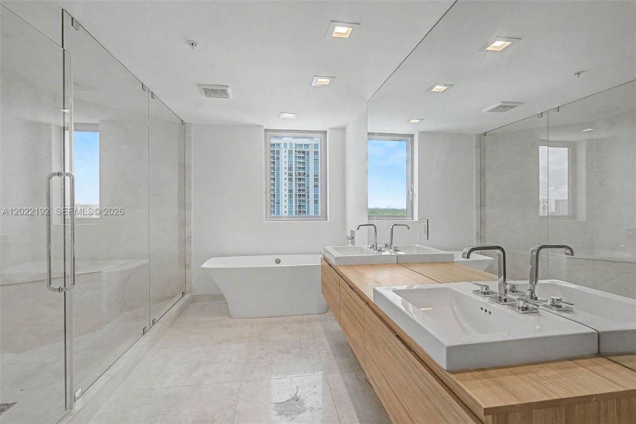 17111 Biscayne Blvd, Unit 1405/07, North Miami Beach, FL 33160 Photo
