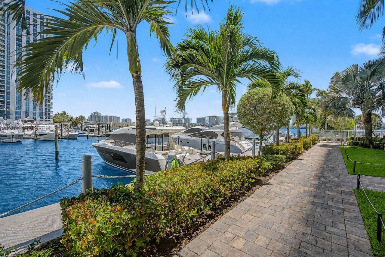 17111 Biscayne Blvd, Unit 1405/07, North Miami Beach, FL 33160 Photo